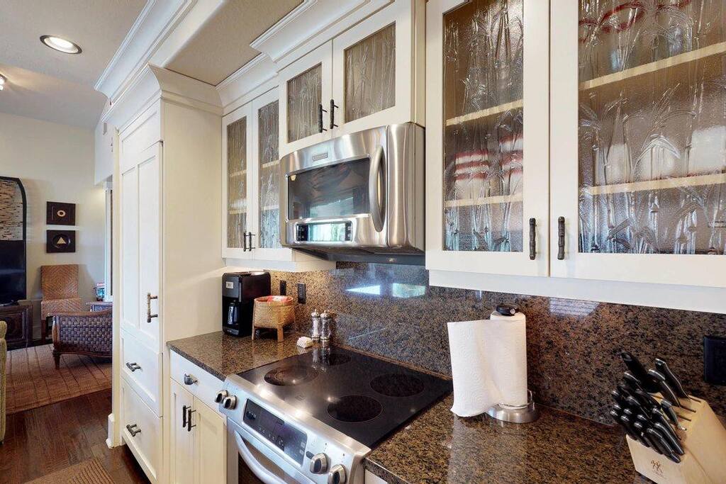 Kauai Villas kitchen with elegant white cabinets and stunning granite counter tops.
