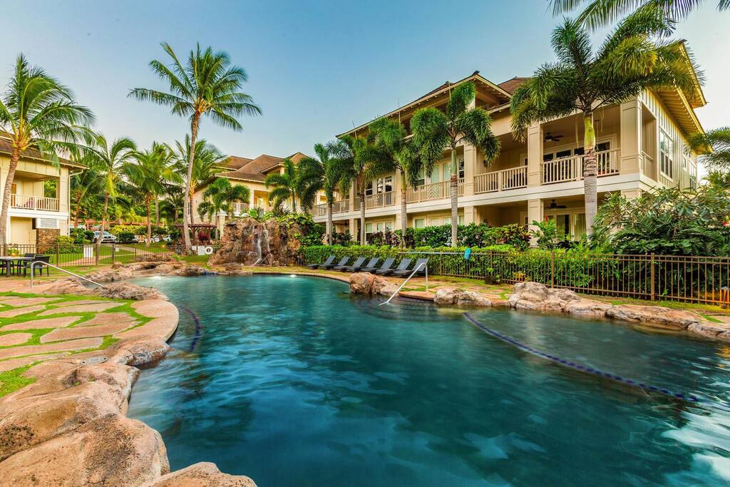 Upscale Kauai Villas offer panoramic ocean views, private pools, and high-end amenities for a luxurious Hawaiian escape.