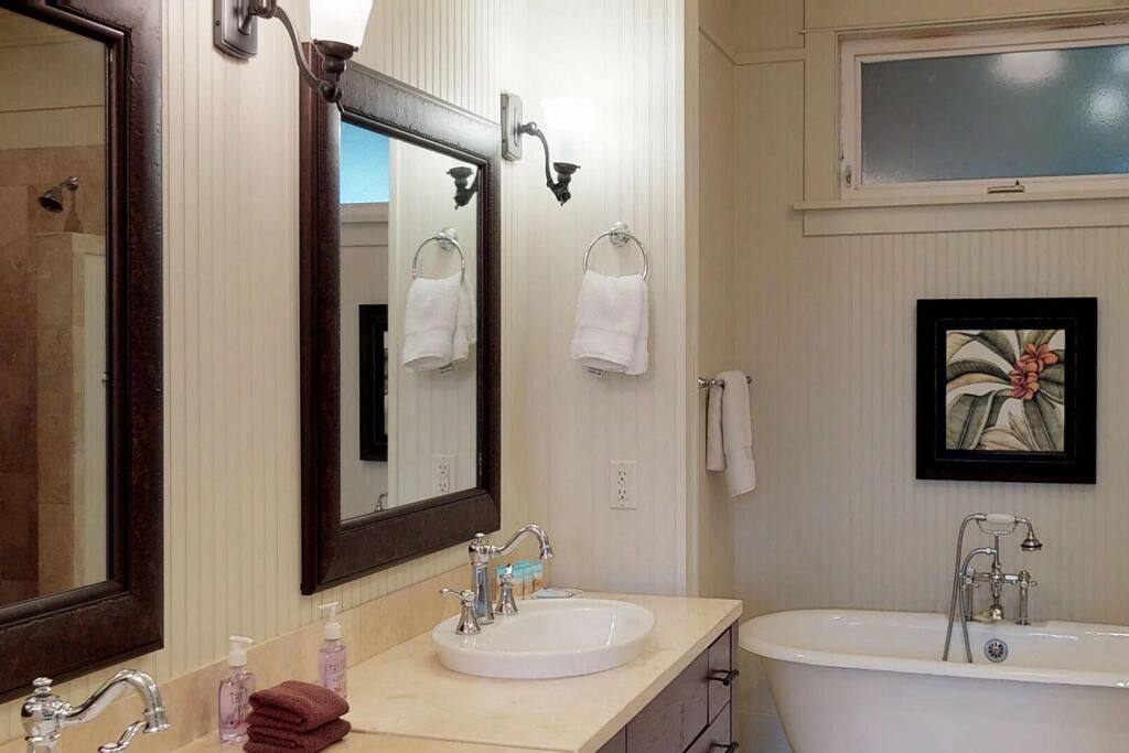 Stylish bathroom in Kauai Villas featuring contemporary amenities and sleek decor.